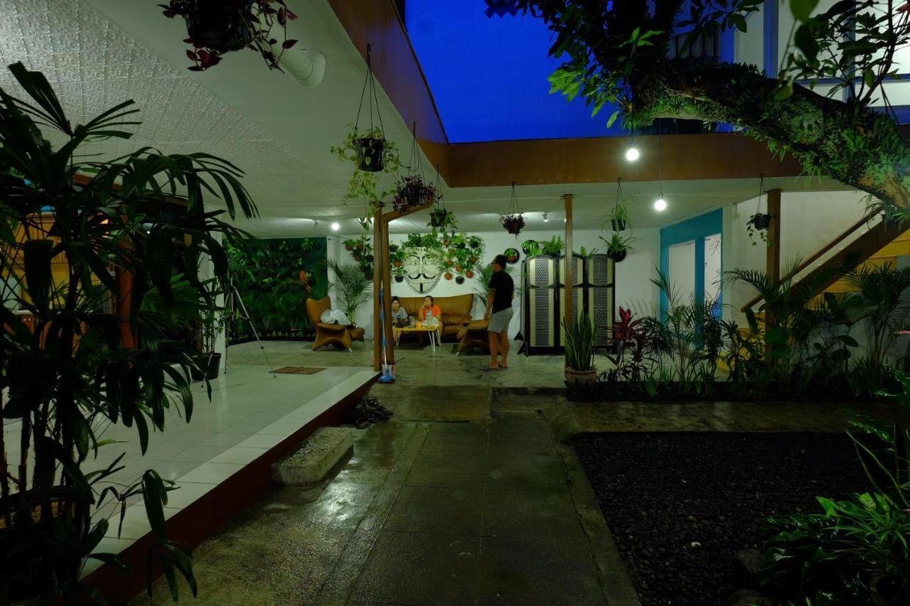Snooze Malang Hostel ภายนอก รูปภาพ