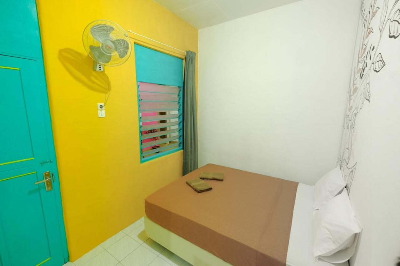 Snooze Malang Hostel ภายนอก รูปภาพ