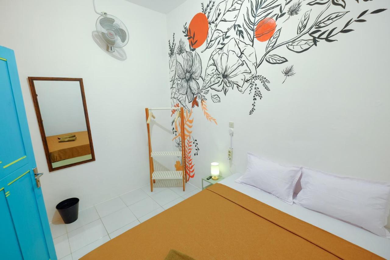 Snooze Malang Hostel ภายนอก รูปภาพ