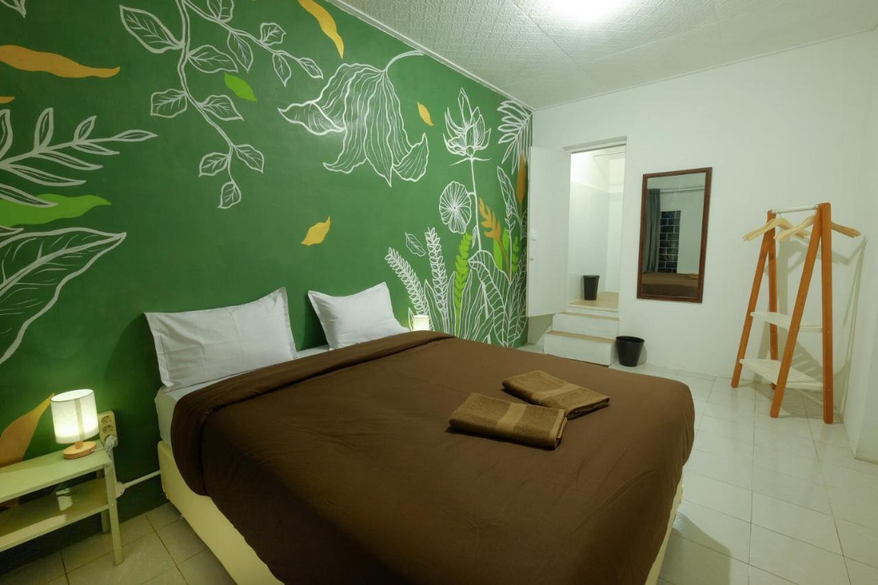 Snooze Malang Hostel ภายนอก รูปภาพ