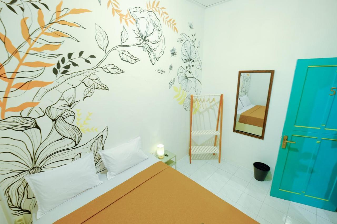 Snooze Malang Hostel ภายนอก รูปภาพ