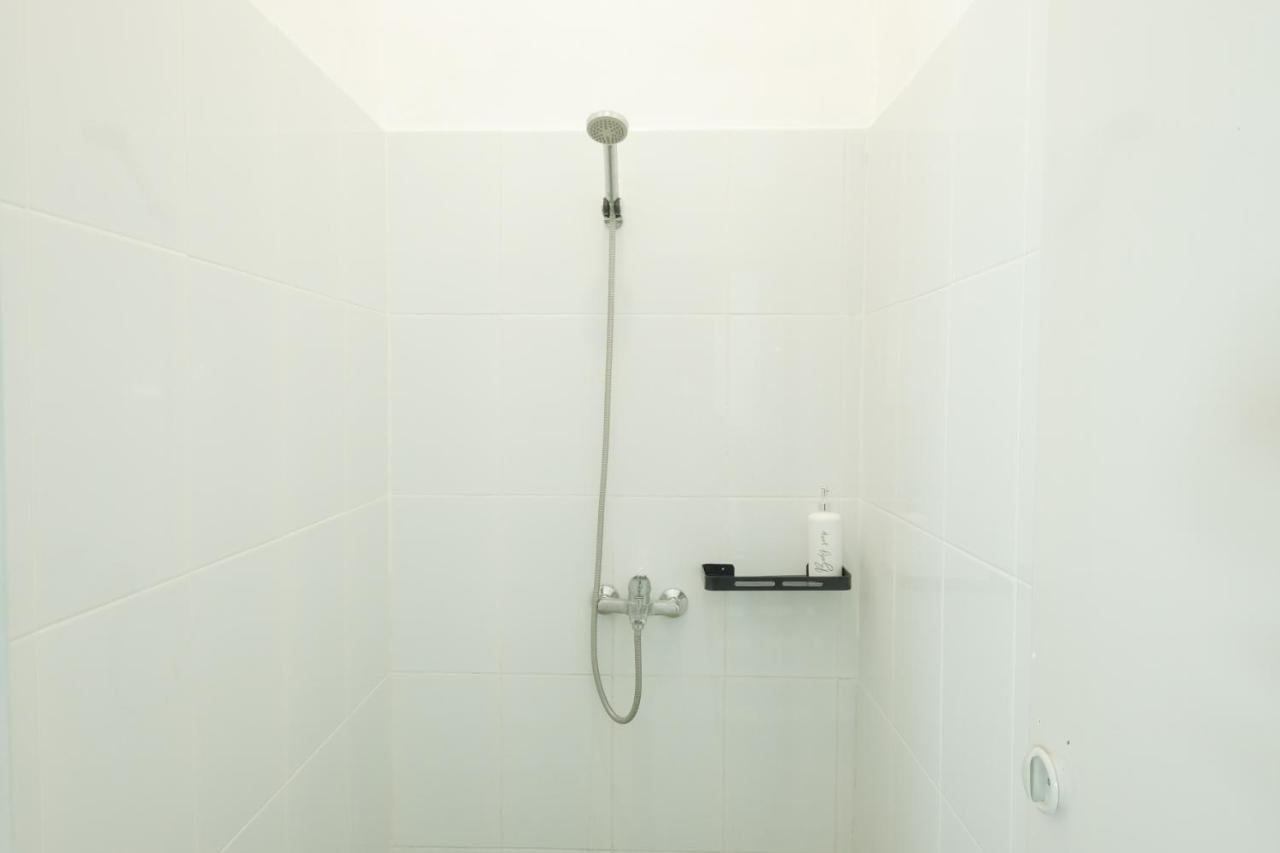 Snooze Malang Hostel ภายนอก รูปภาพ
