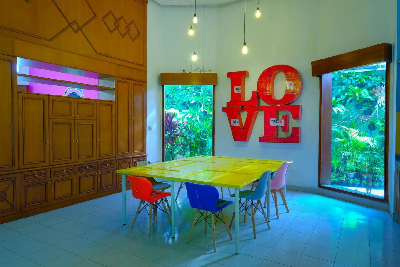 Snooze Malang Hostel ภายนอก รูปภาพ
