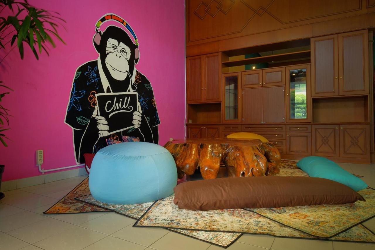 Snooze Malang Hostel ภายนอก รูปภาพ