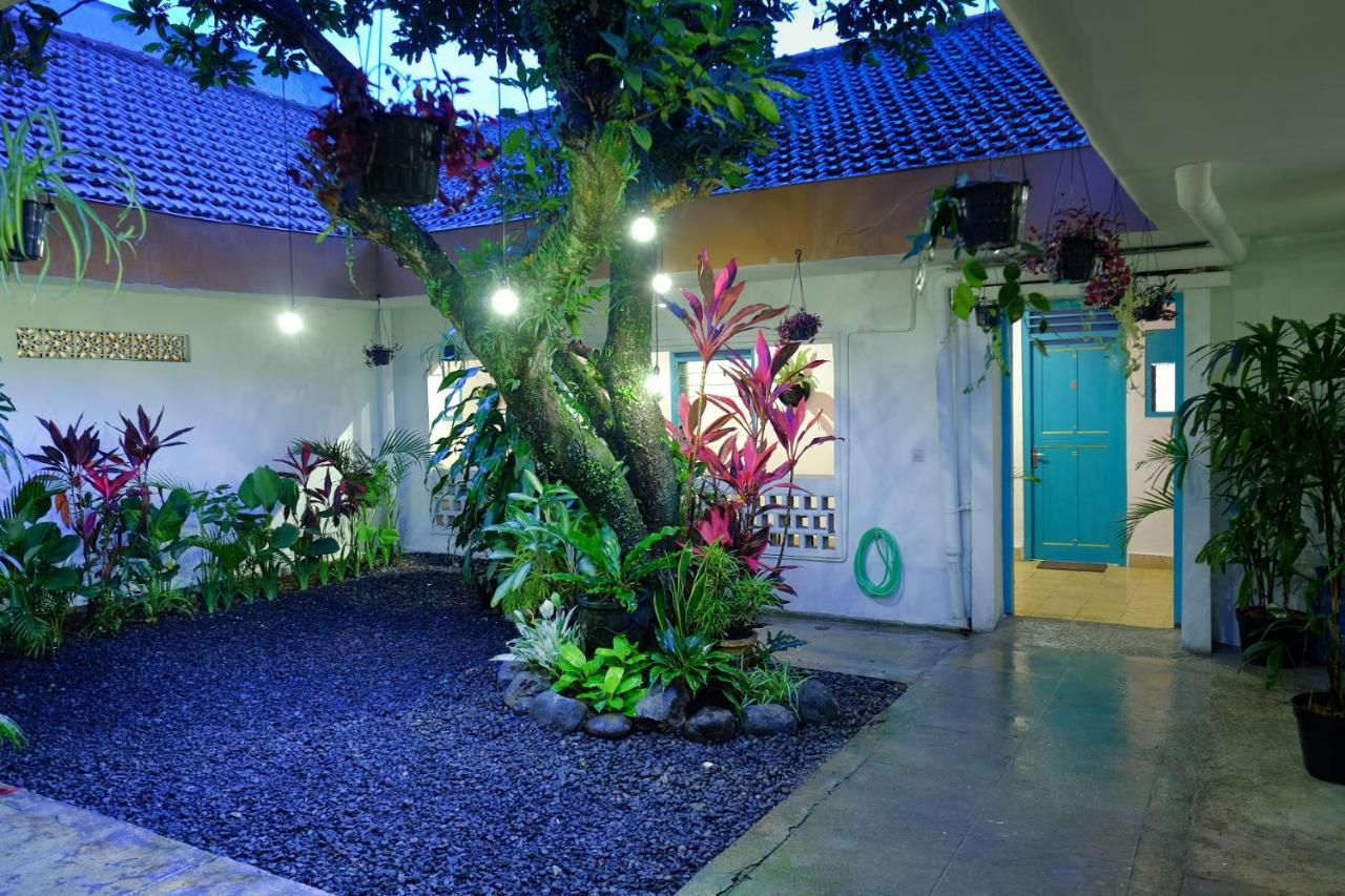 Snooze Malang Hostel ภายนอก รูปภาพ