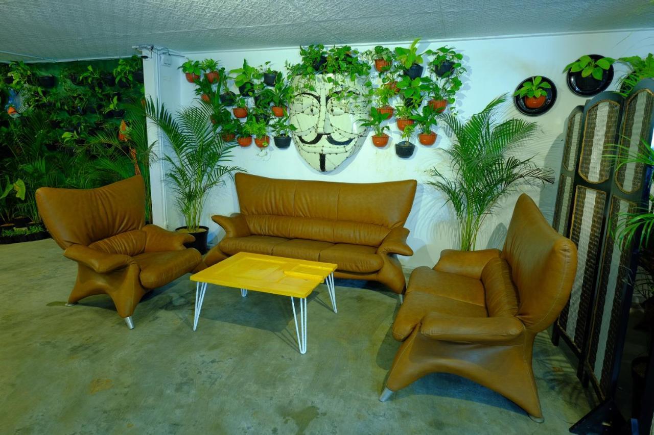 Snooze Malang Hostel ภายนอก รูปภาพ