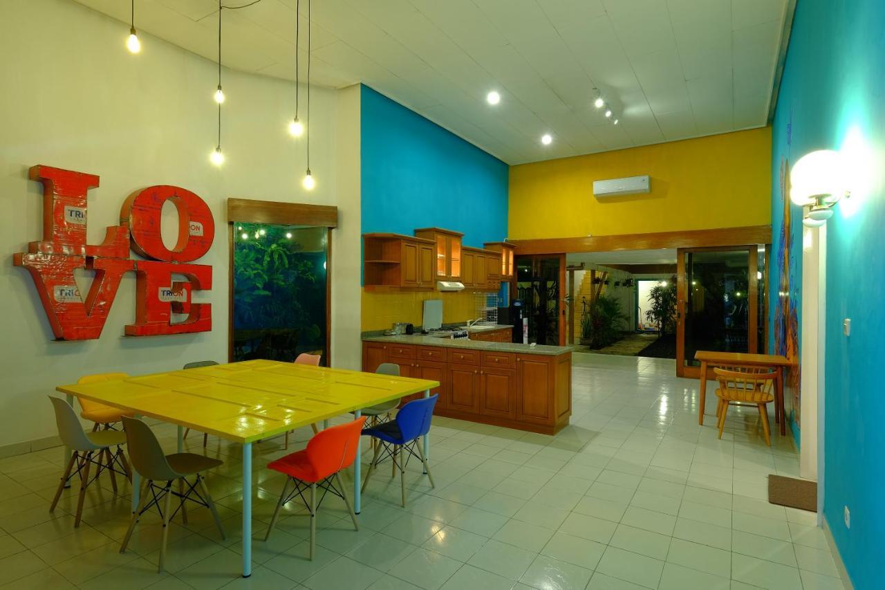 Snooze Malang Hostel ภายนอก รูปภาพ