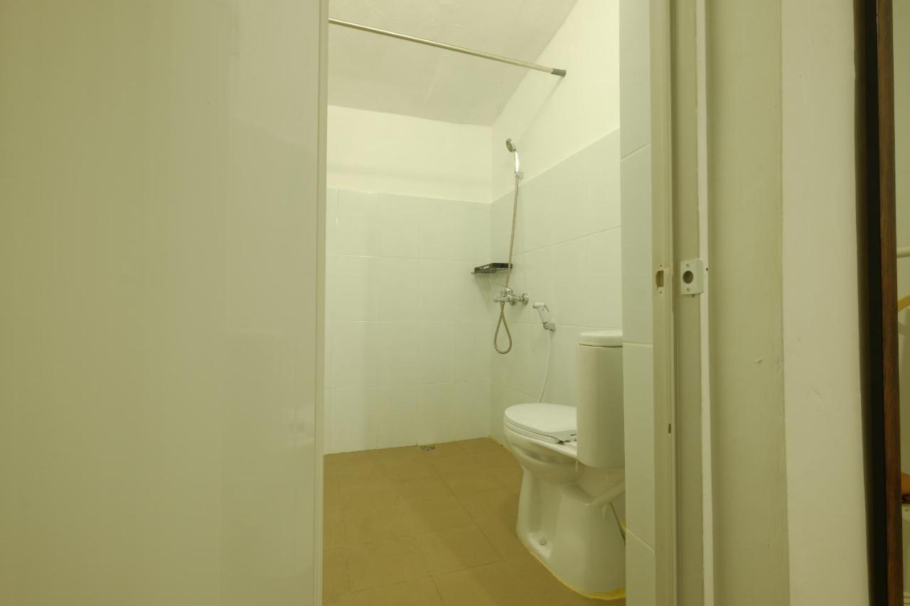 Snooze Malang Hostel ภายนอก รูปภาพ