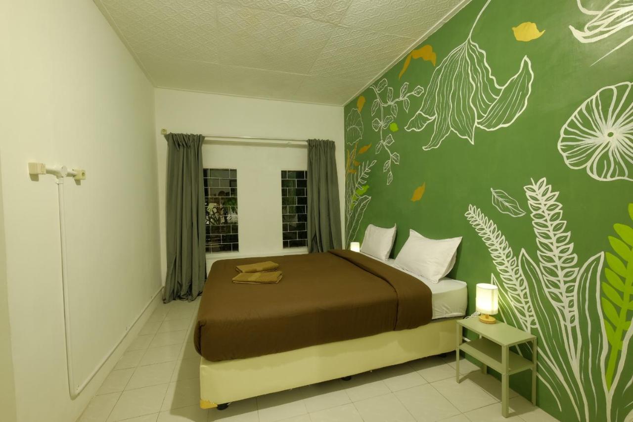 Snooze Malang Hostel ภายนอก รูปภาพ