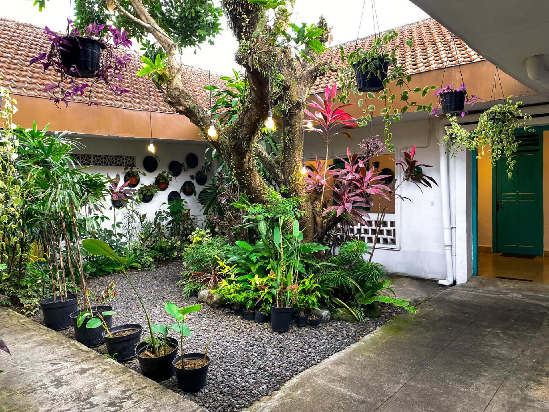Snooze Malang Hostel ภายนอก รูปภาพ