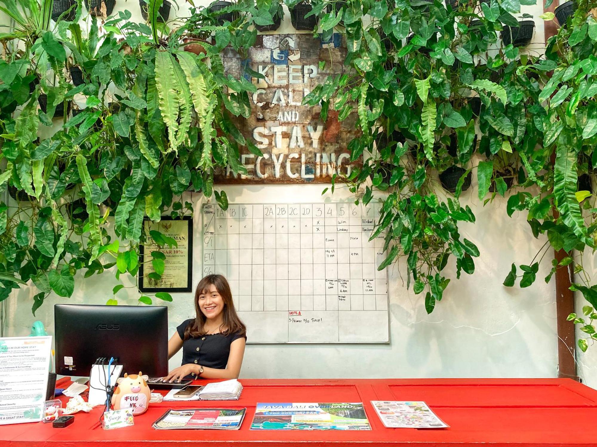 Snooze Malang Hostel ภายนอก รูปภาพ