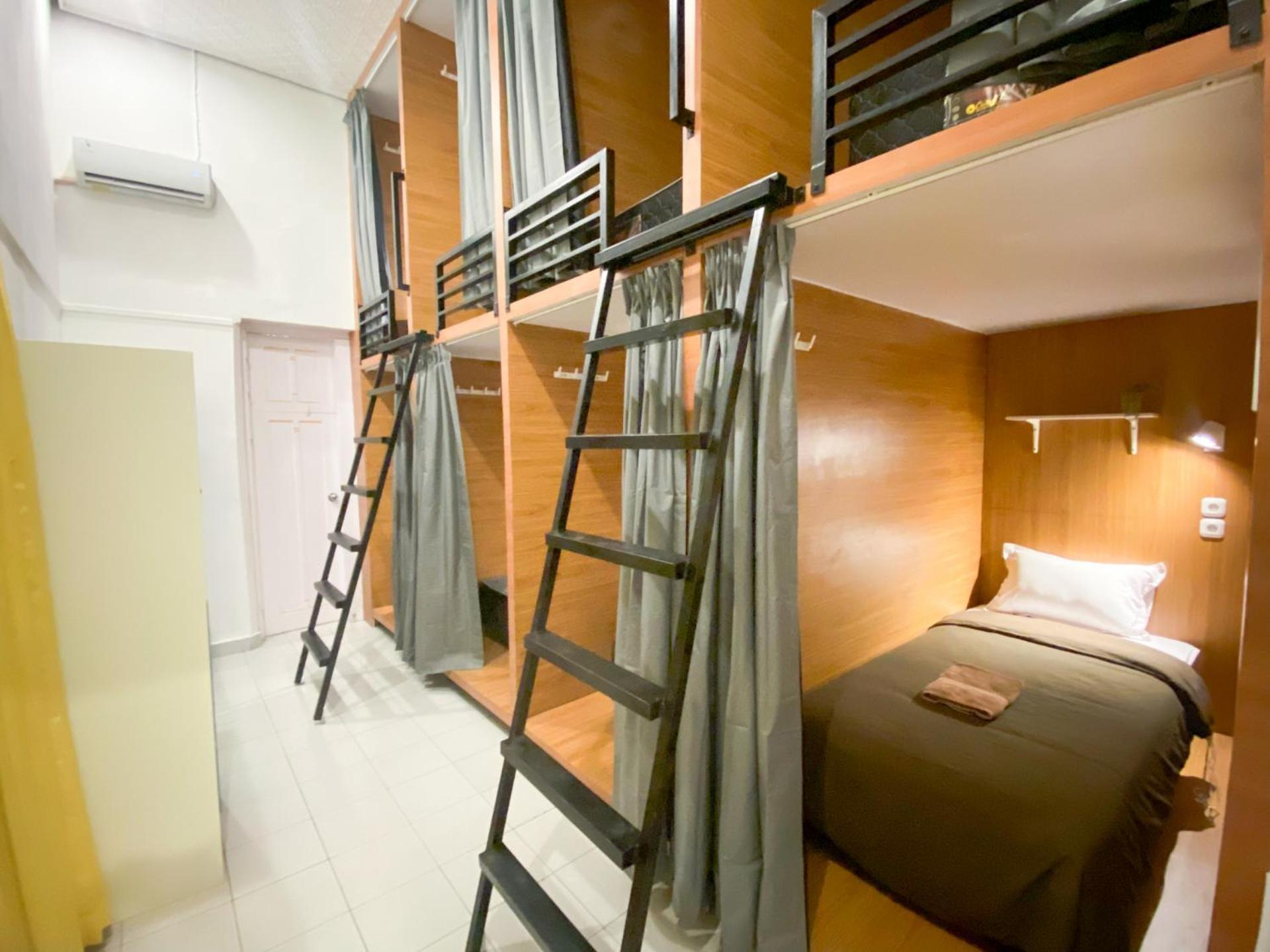Snooze Malang Hostel ภายนอก รูปภาพ