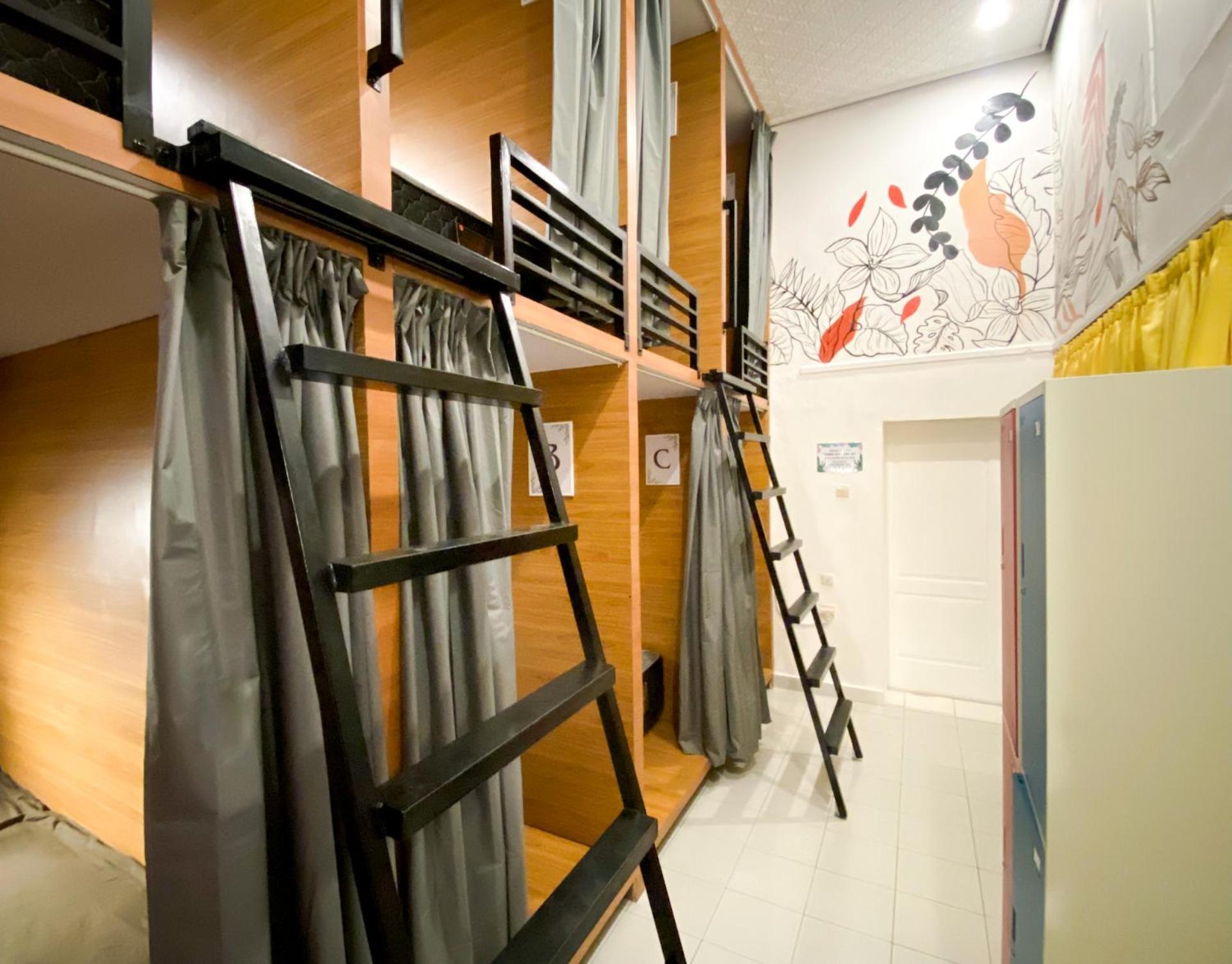 Snooze Malang Hostel ภายนอก รูปภาพ